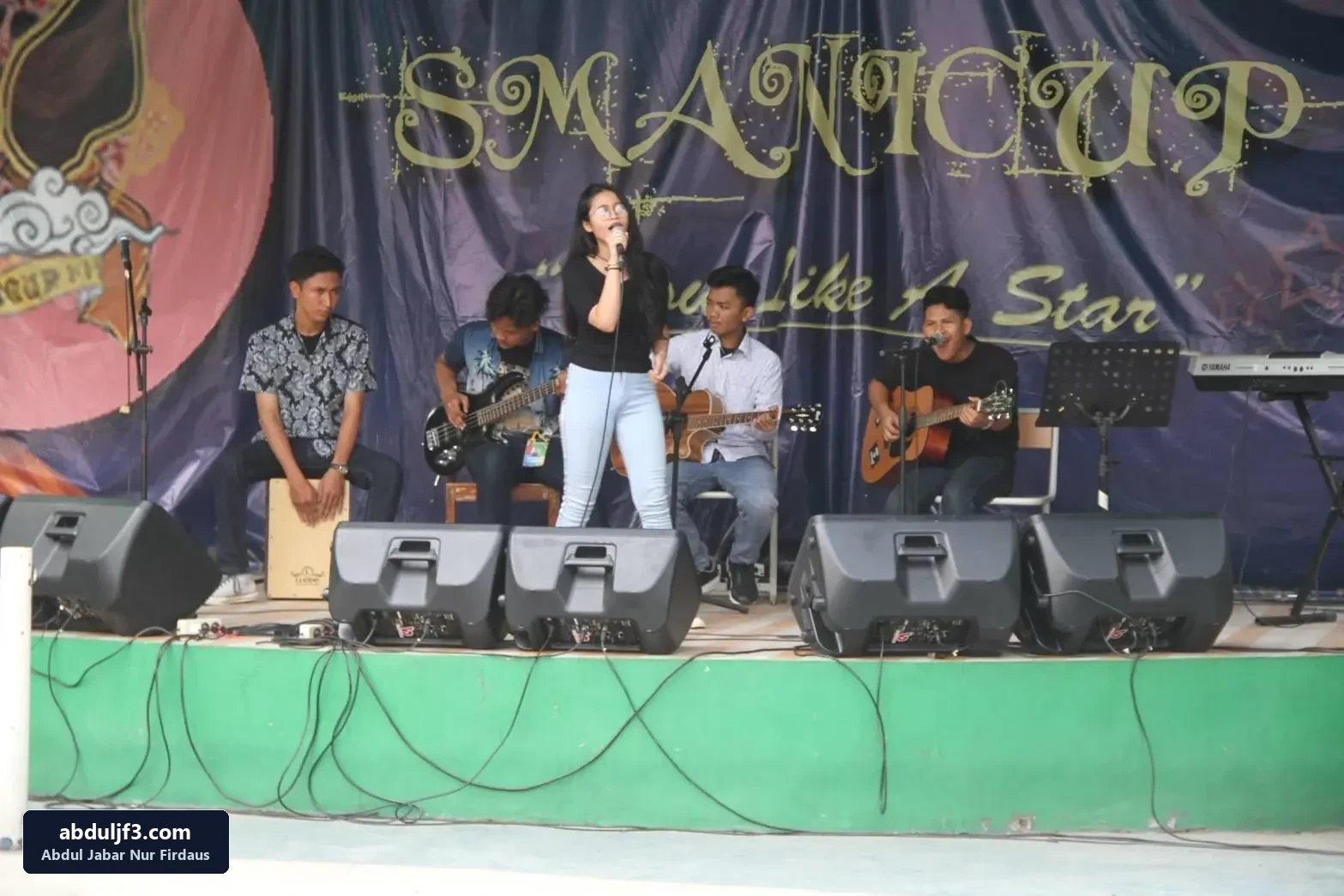 Acoustic Stage